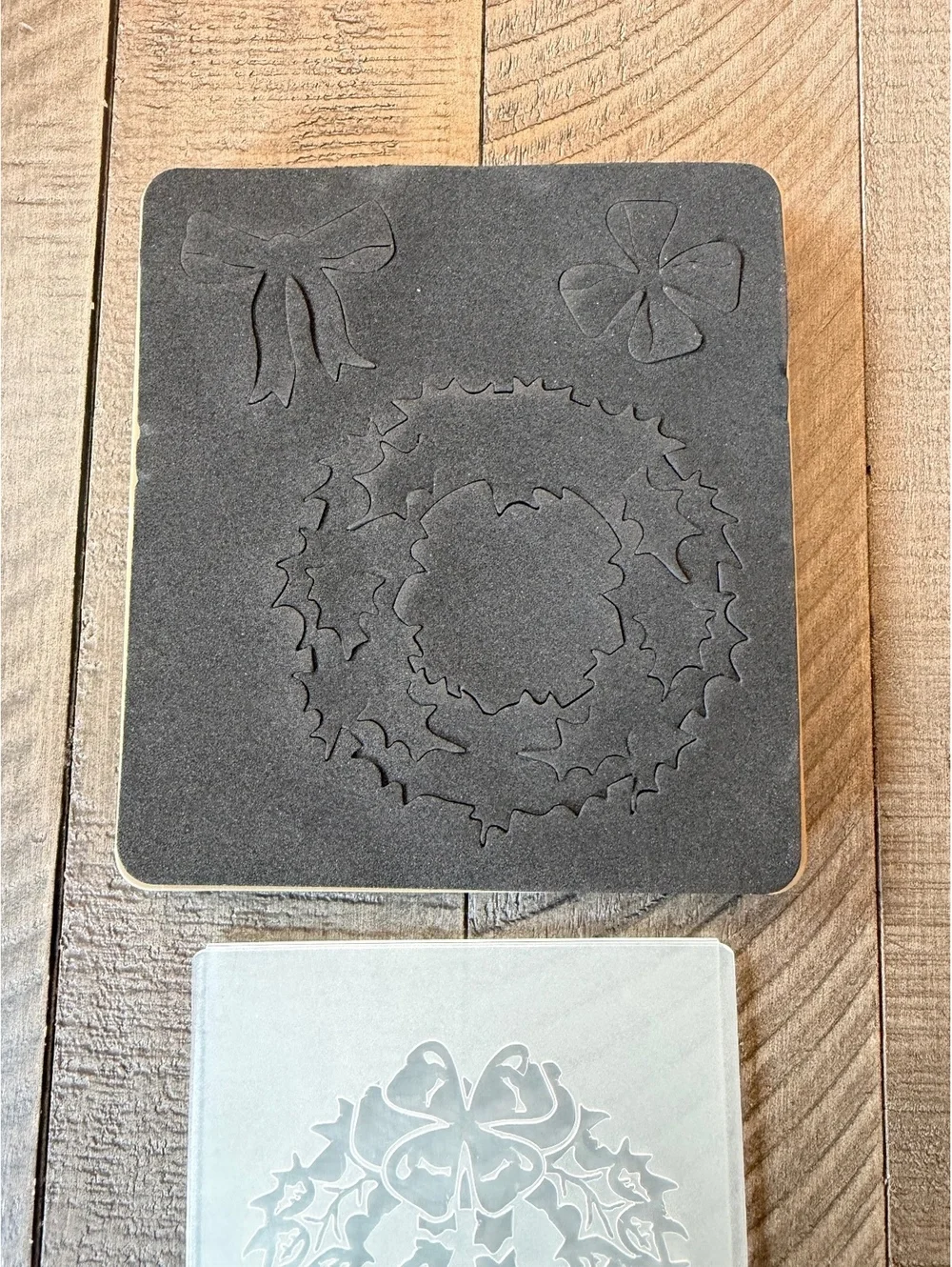 Tim Holtz Alterations Holiday Wreath die cut and embossing folder